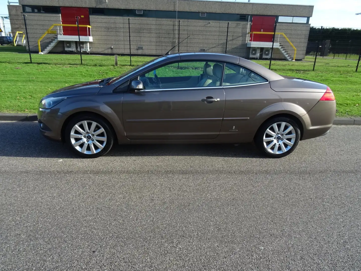 Ford Focus CC Coupé-Cabriolet 2.0 Titanium Brun - 2