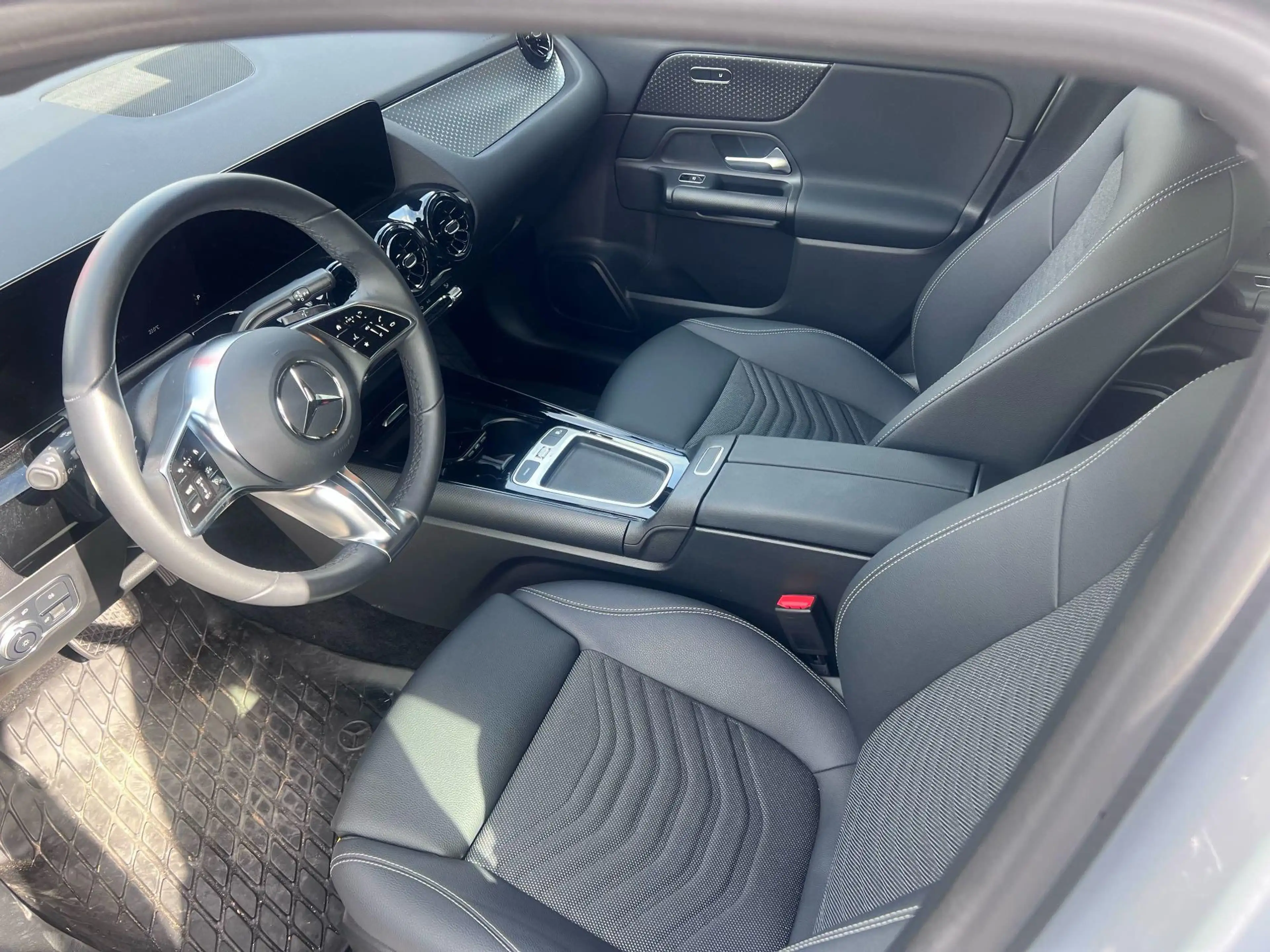 Mercedes-Benz GLA 180 GLA Business Line — photo 10