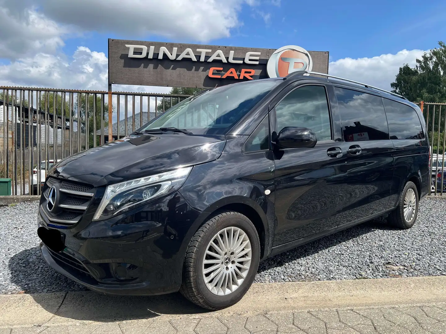 Mercedes-Benz Vito Tourer 8 Places Exclusive TVAC Noir - 1