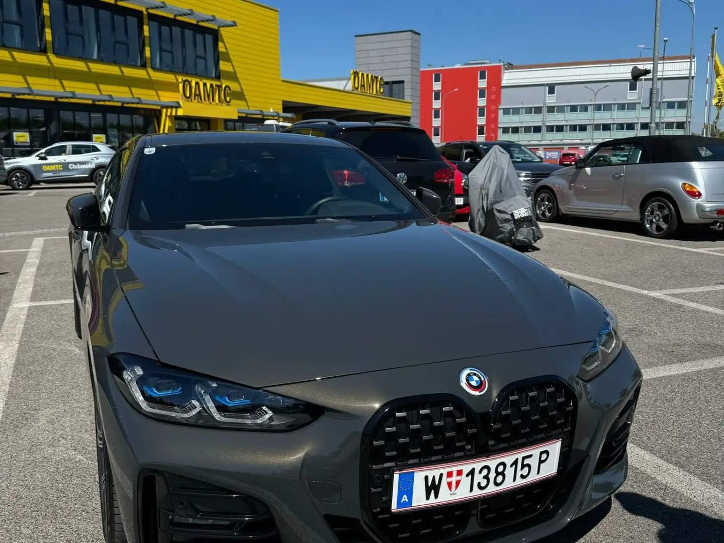 BMW 430 G22 xDrive Coupe M Sport Grau - 1
