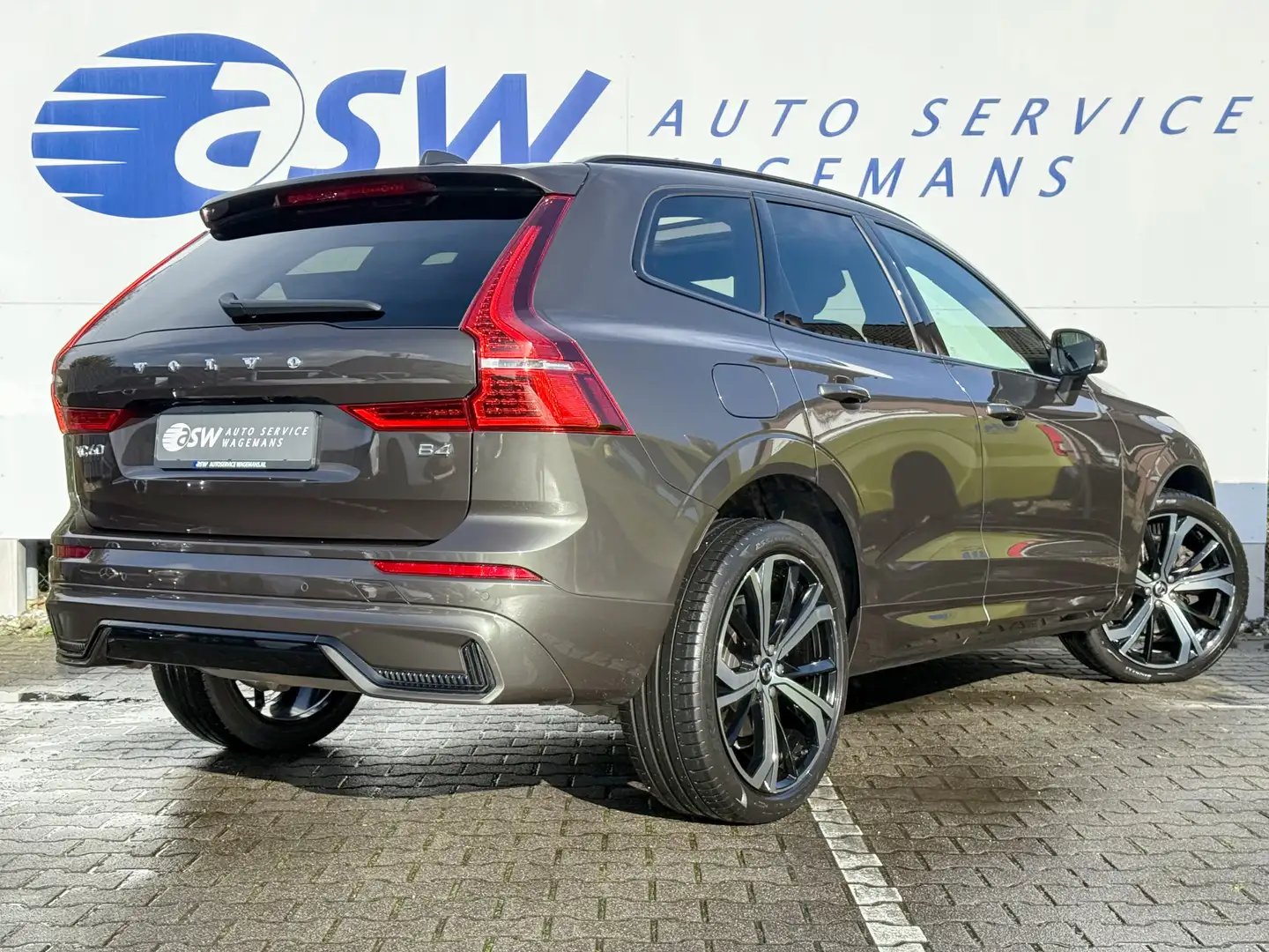 Volvo XC60 2.0 B4 R-Design | Pano | Trekhaak | H/K | Memory | Gris - 2