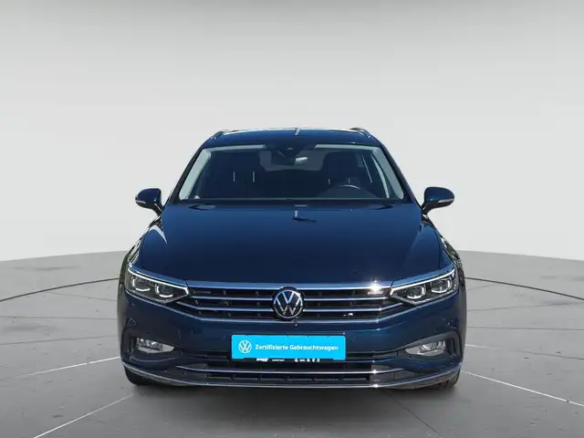 Volkswagen Passat view 2