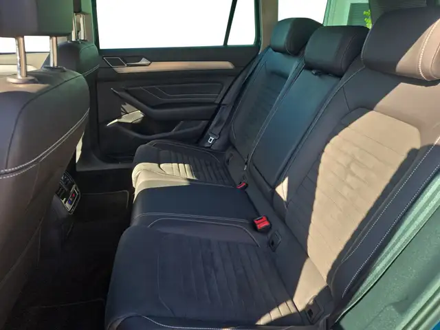 Volkswagen Passat view 10