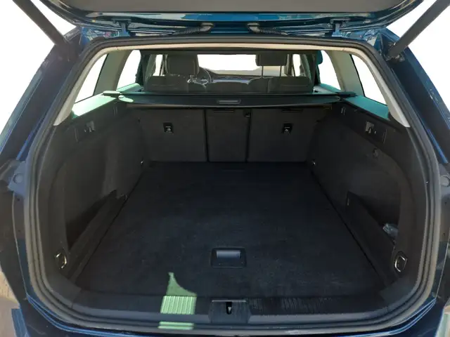Volkswagen Passat view 14