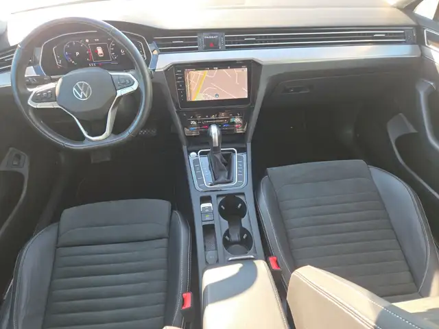 Volkswagen Passat view 8