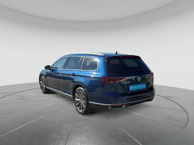 Volkswagen Passat view 3