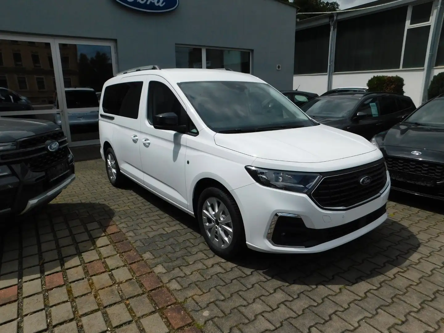 Ford Grand Tourneo Connect Titanium Weiß - 1
