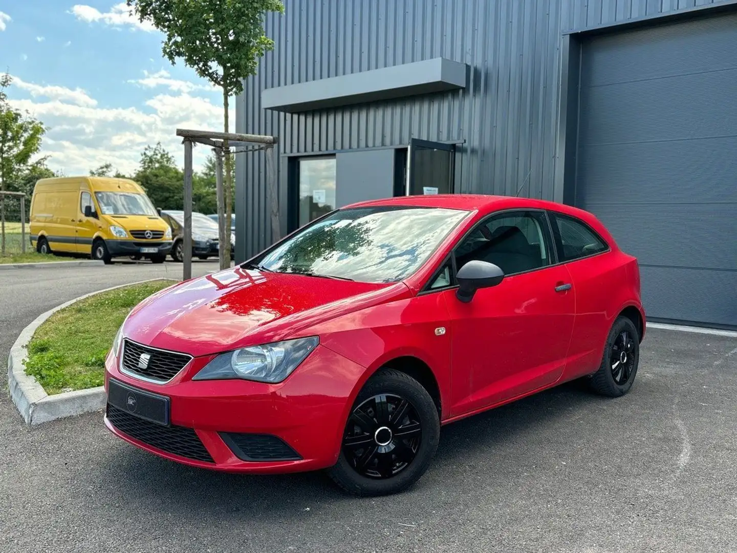 SEAT Ibiza 1.2 REFERENCE VIVA 3 PORTES Rouge - 1