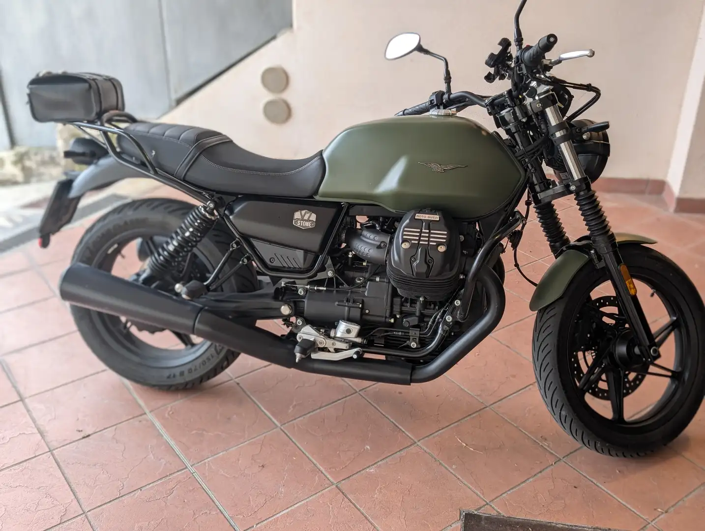 Moto Guzzi V 7 Stone Zielony - 1