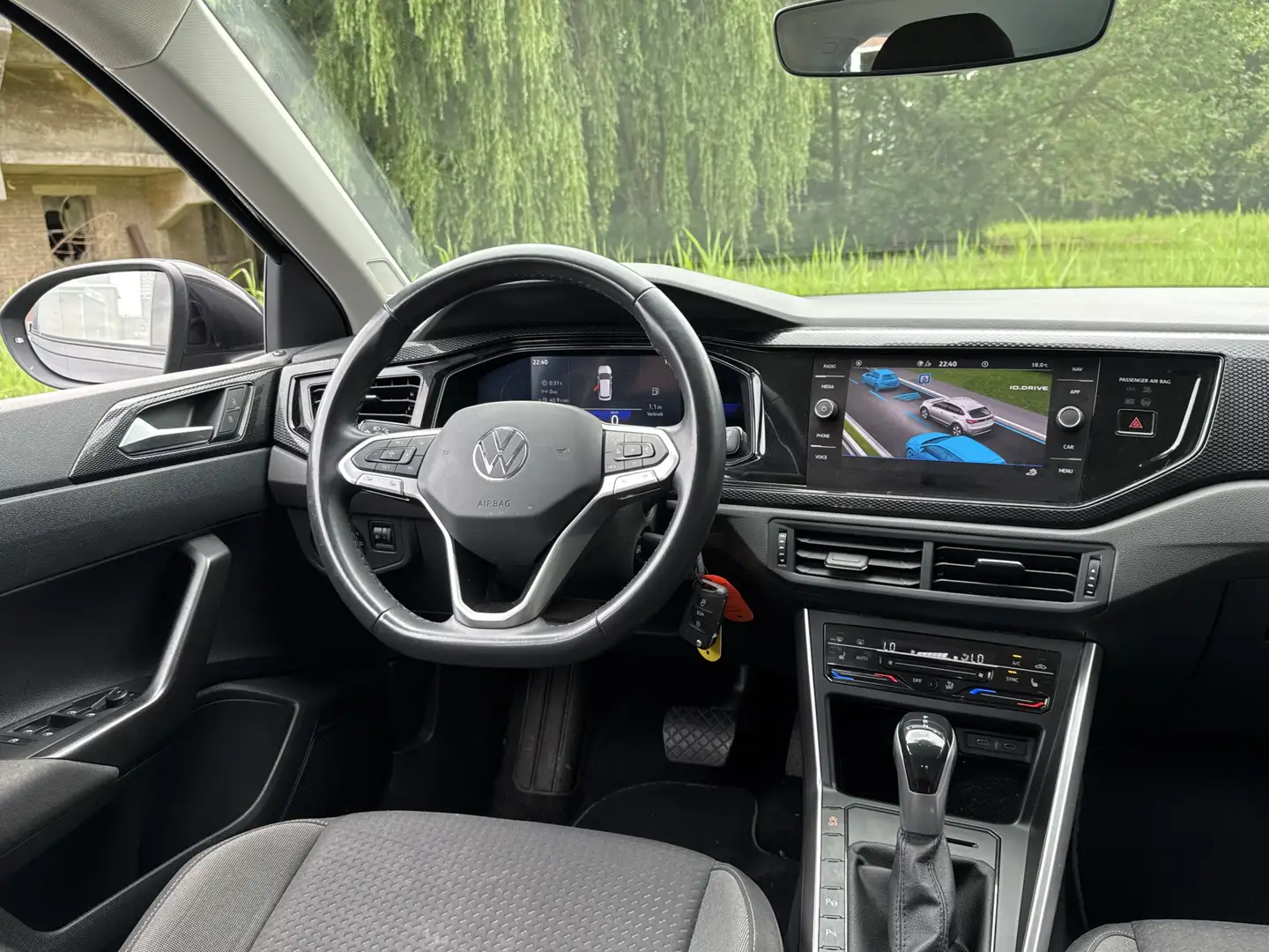 Volkswagen Taigo 1.0 TSI 110PK AUT. LIFE CAMERA/ACC/CARPLAY Schwarz - 2