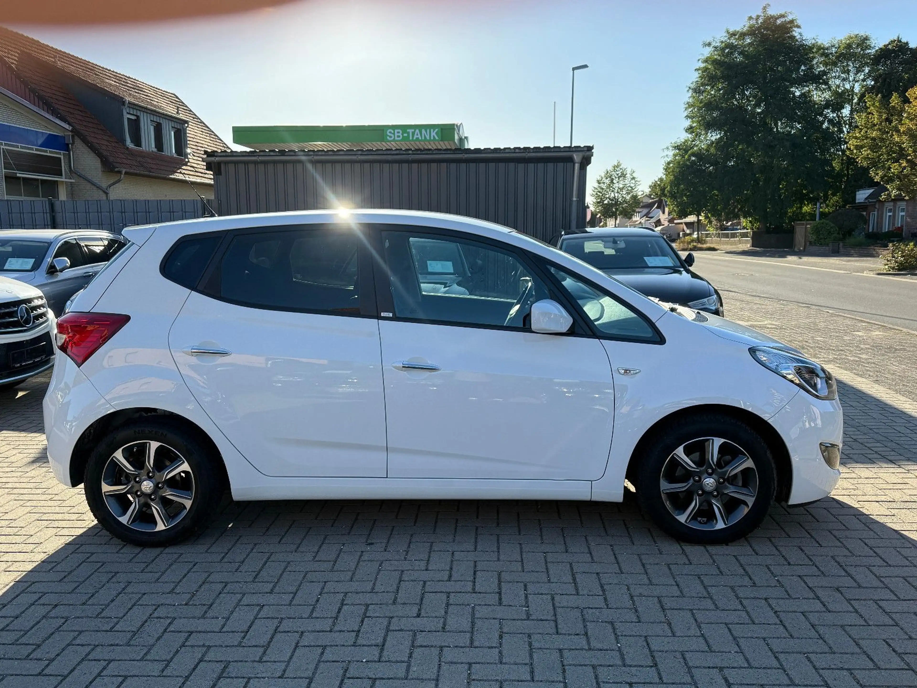 Hyundai iX20 1.6, Automatik, TÜV neu, Service neu — photo 6