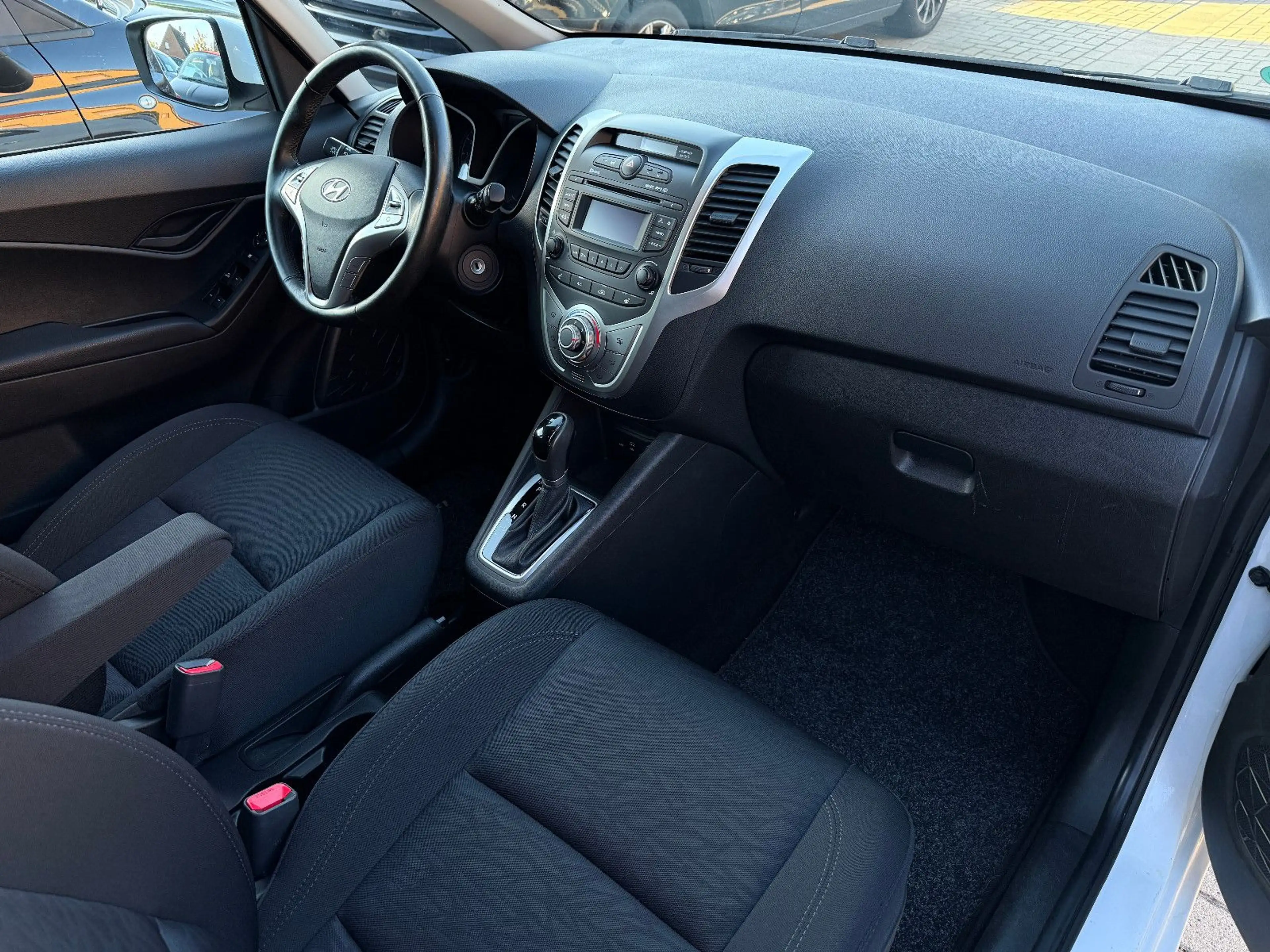 Hyundai iX20 1.6, Automatik, TÜV neu, Service neu — photo 14