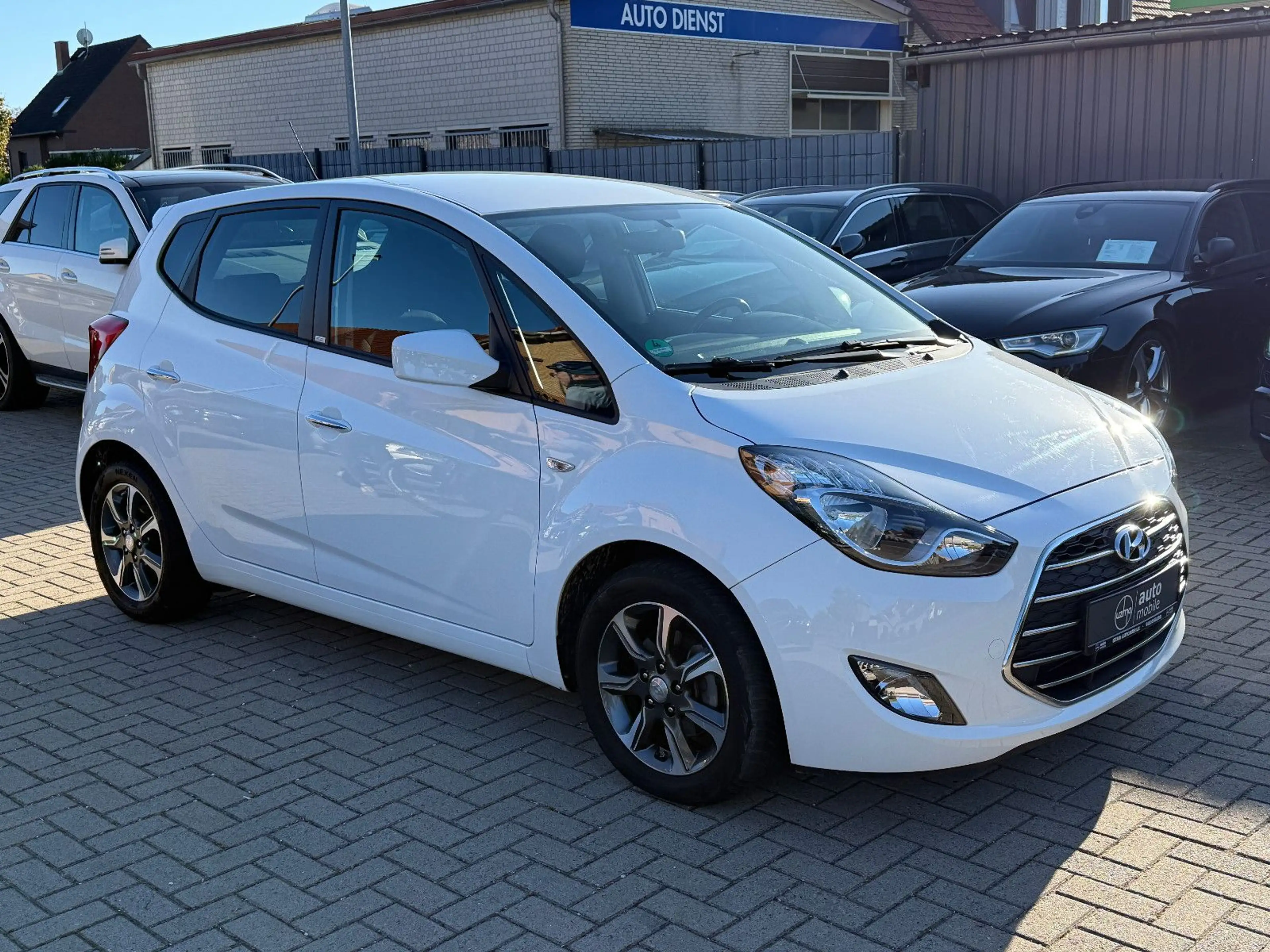 Hyundai iX20 1.6, Automatik, TÜV neu, Service neu — photo 7