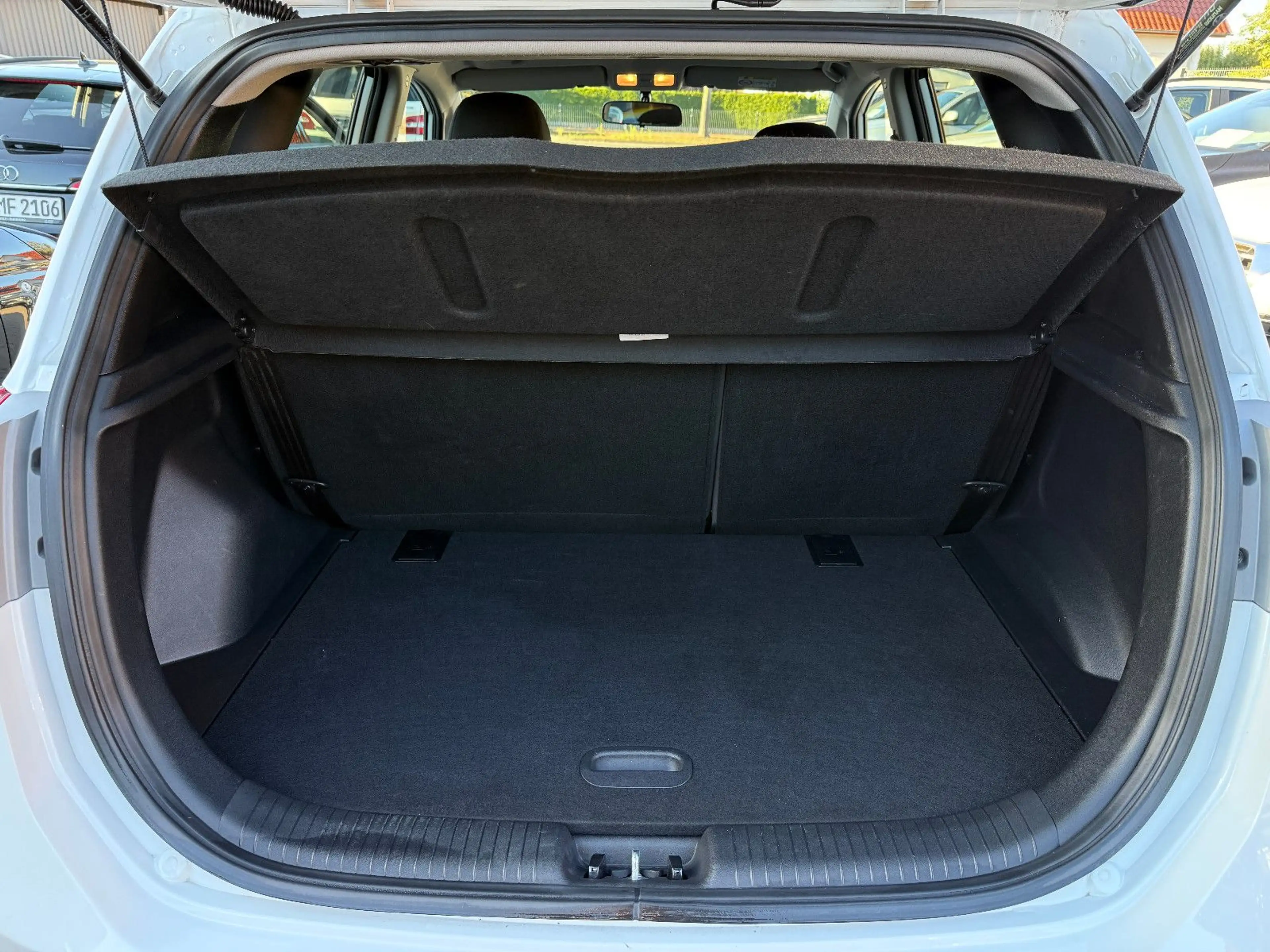 Hyundai iX20 1.6, Automatik, TÜV neu, Service neu — photo 11