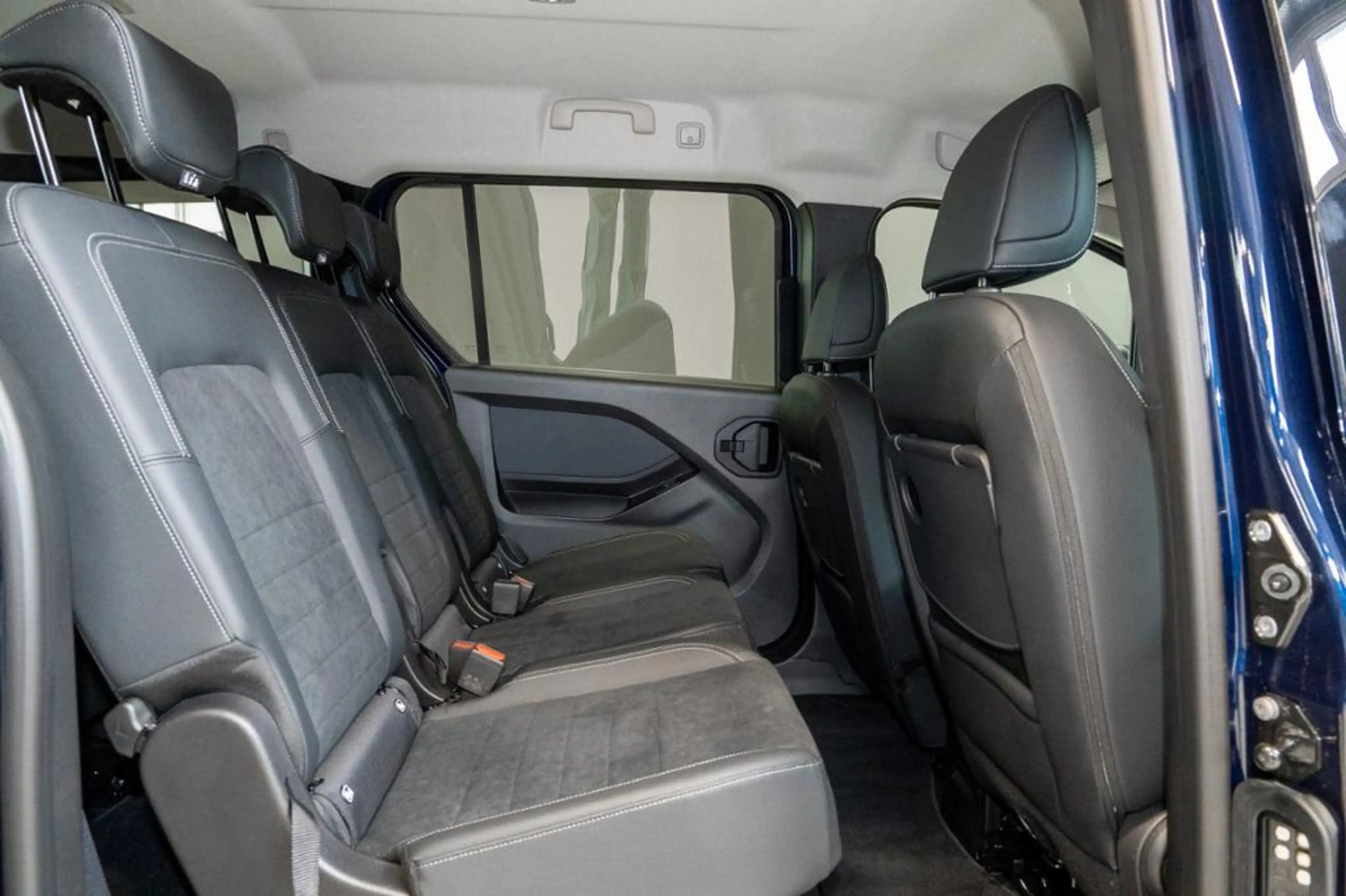 Mercedes-Benz T-Class T 180  *Edition Lang Navi AHK 7 Sitzer Kamera — photo 7