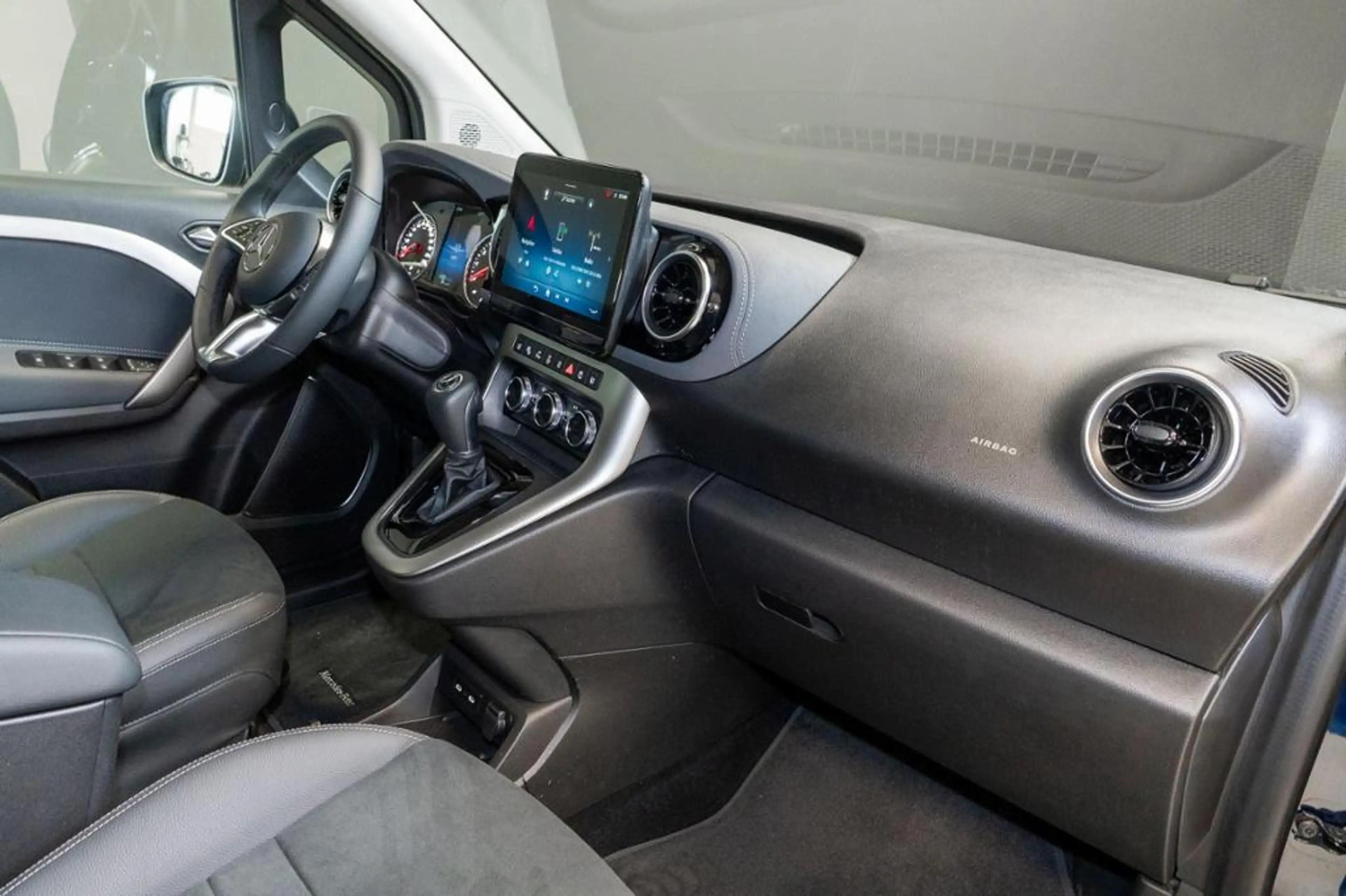 Mercedes-Benz T-Class T 180  *Edition Lang Navi AHK 7 Sitzer Kamera — photo 8