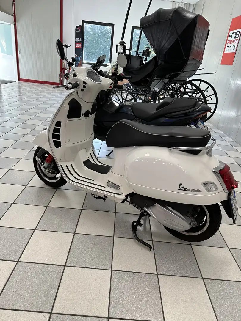 Vespa GTS 300 super White - 2