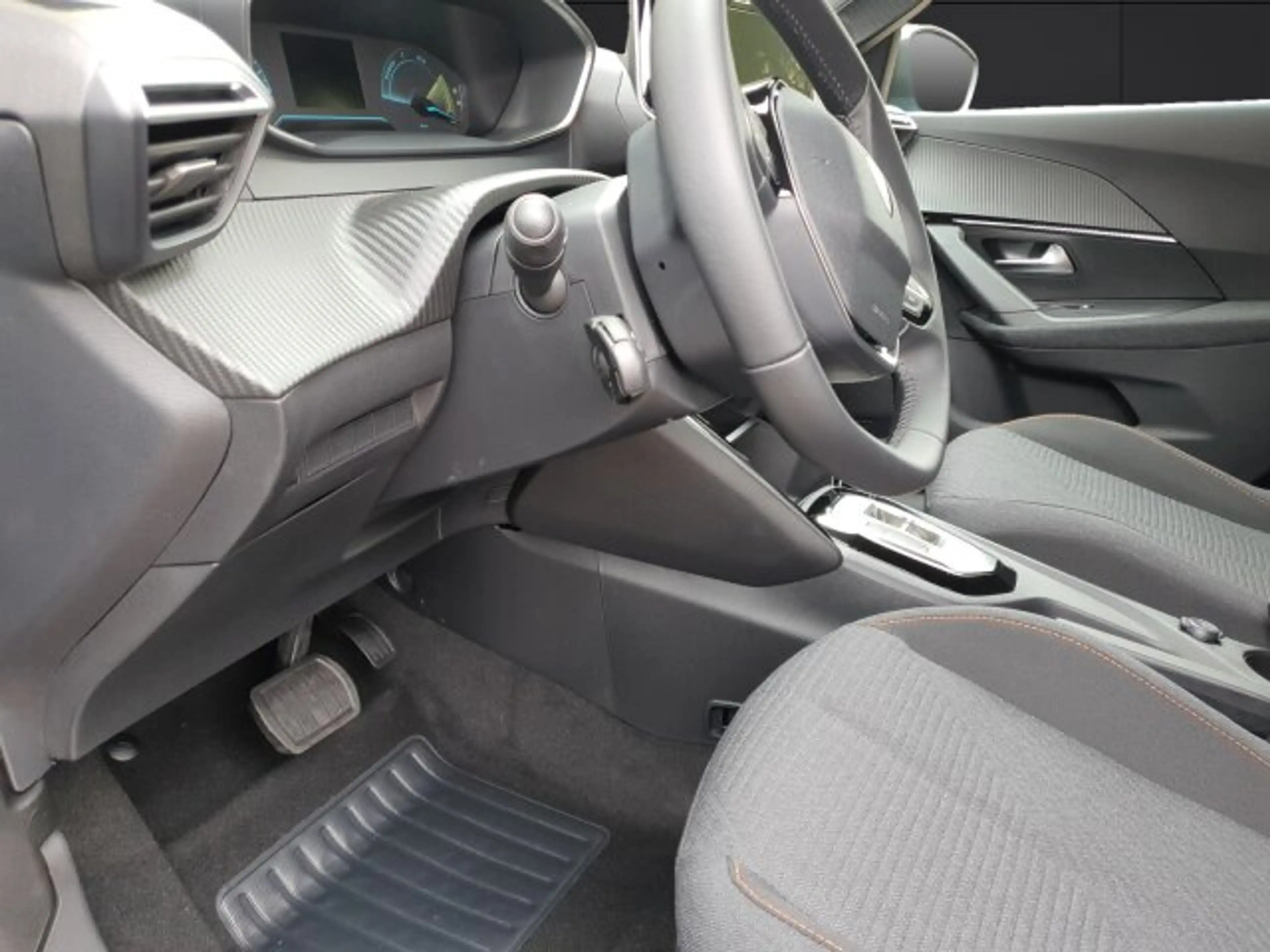Peugeot 2008 2008 Business 110 +180°Kamera+Allwetter+NAV+ — photo 15