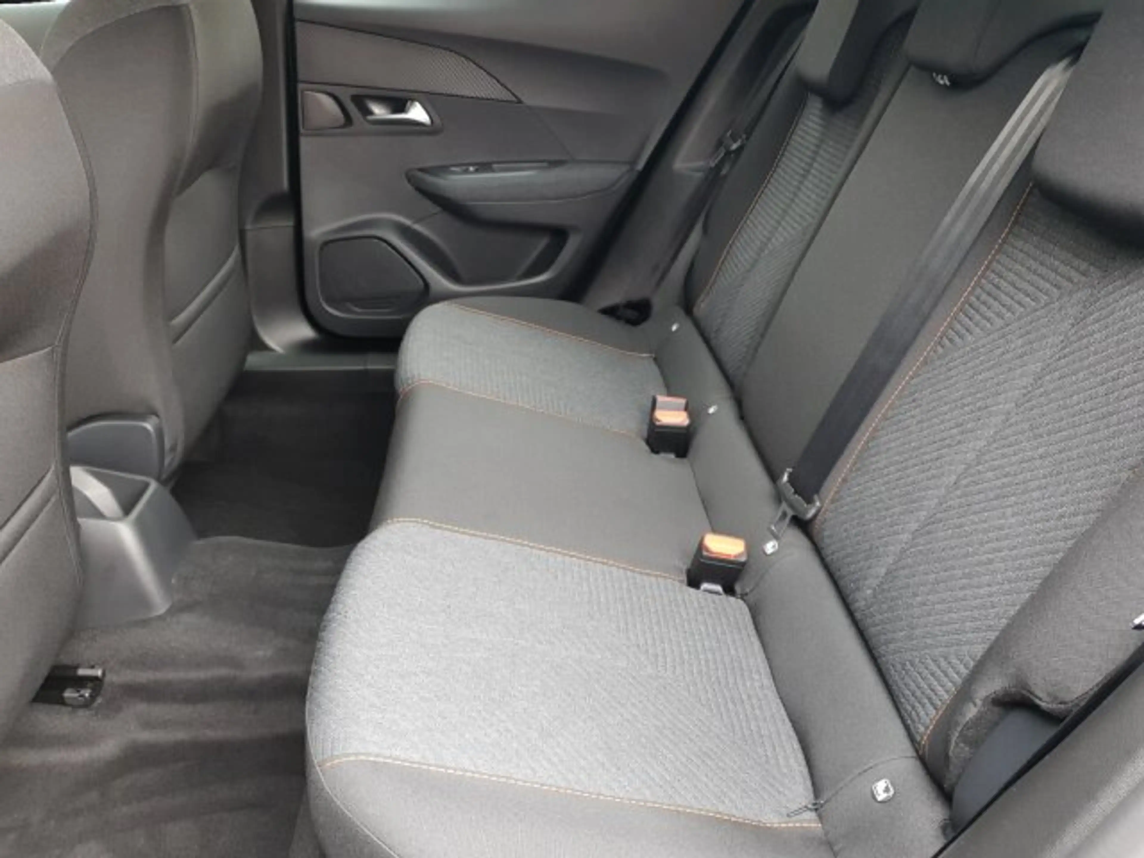 Peugeot 2008 2008 Business 110 +180°Kamera+Allwetter+NAV+ — photo 14