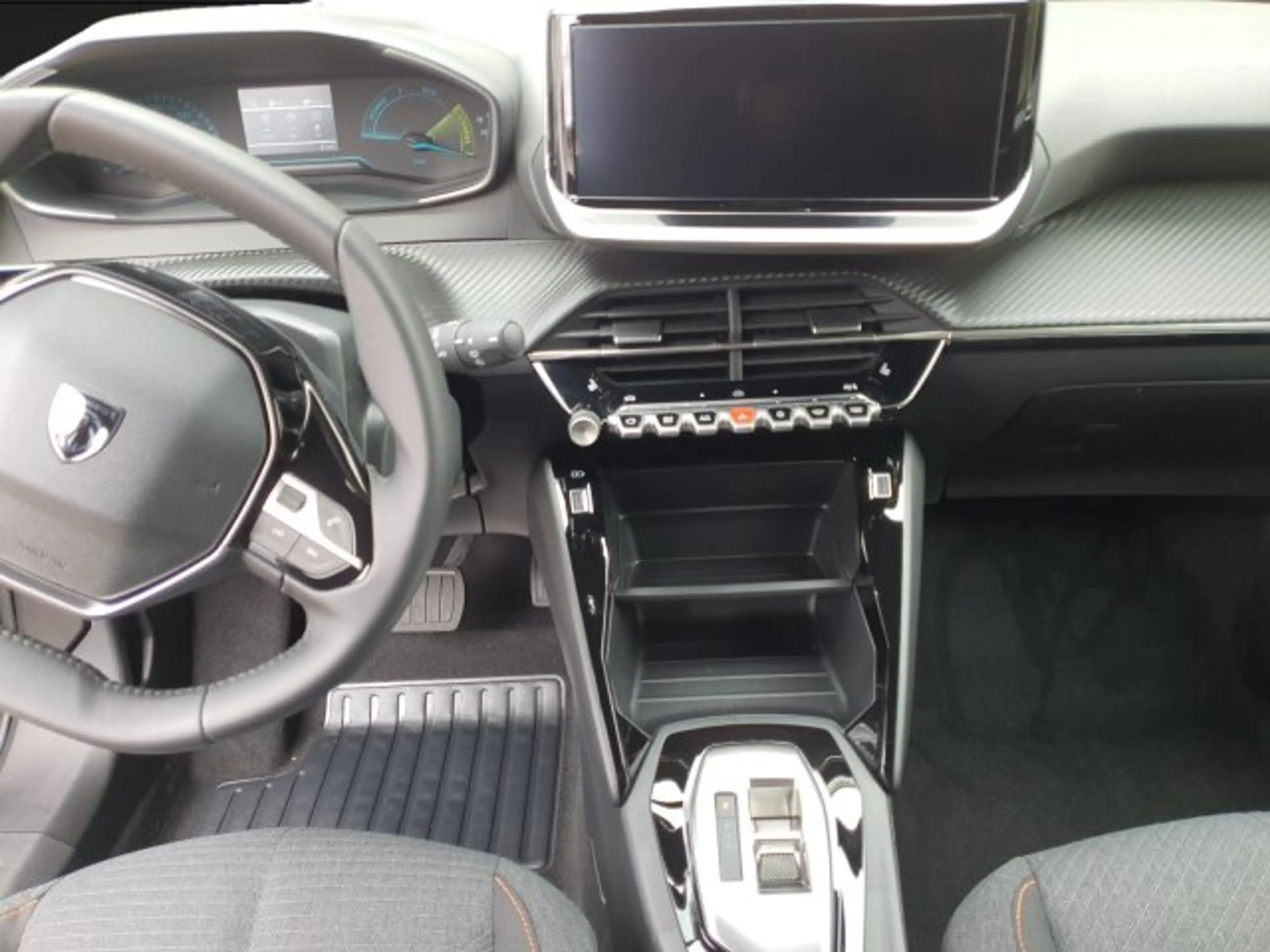 Peugeot 2008 2008 Business 110 +180°Kamera+Allwetter+NAV+ — photo 12