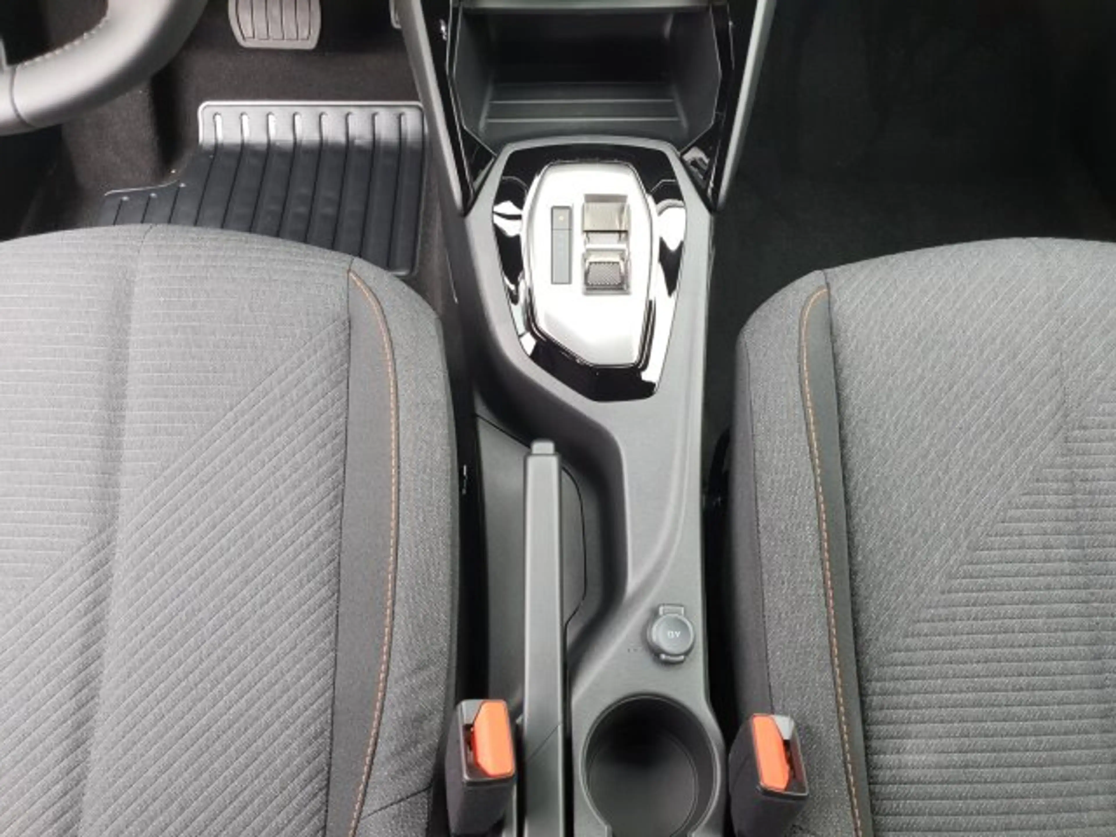 Peugeot 2008 2008 Business 110 +180°Kamera+Allwetter+NAV+ — photo 13