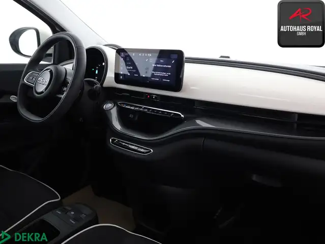 Fiat 500e view 9
