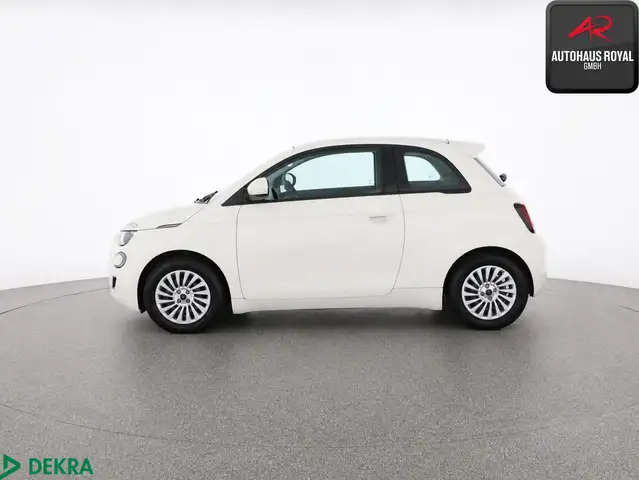 Fiat 500e view 2