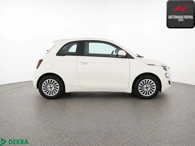 Fiat 500e view 6