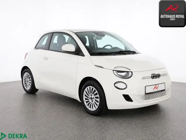 Fiat 500e view 7