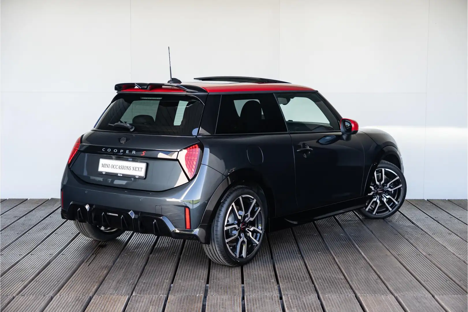 MINI Cooper S 3-deurs Aut. | John Cooper Works Trim + Package XL Gris - 2
