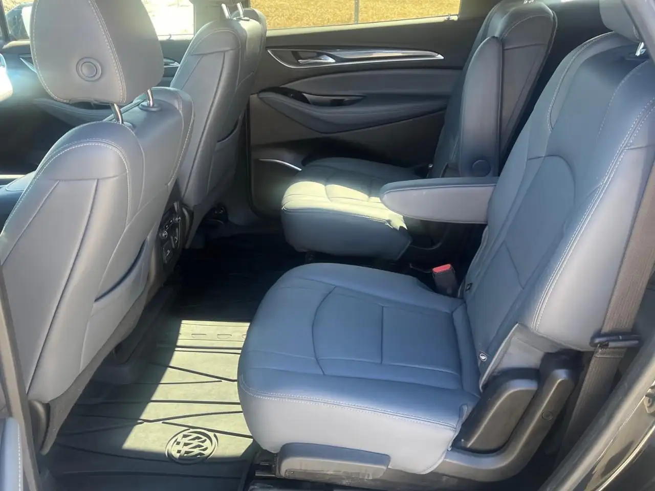 Buick Enclave снимка Buick Enclave
