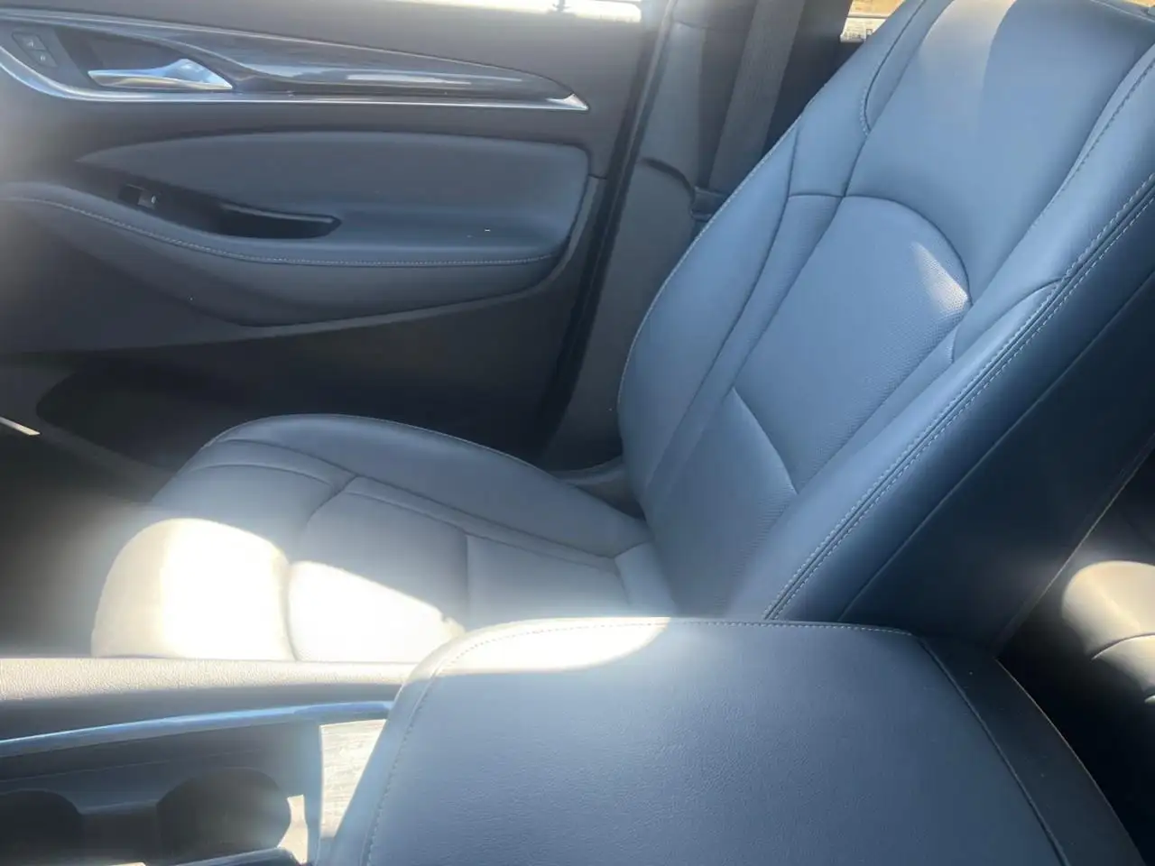 Buick Enclave снимка Buick Enclave