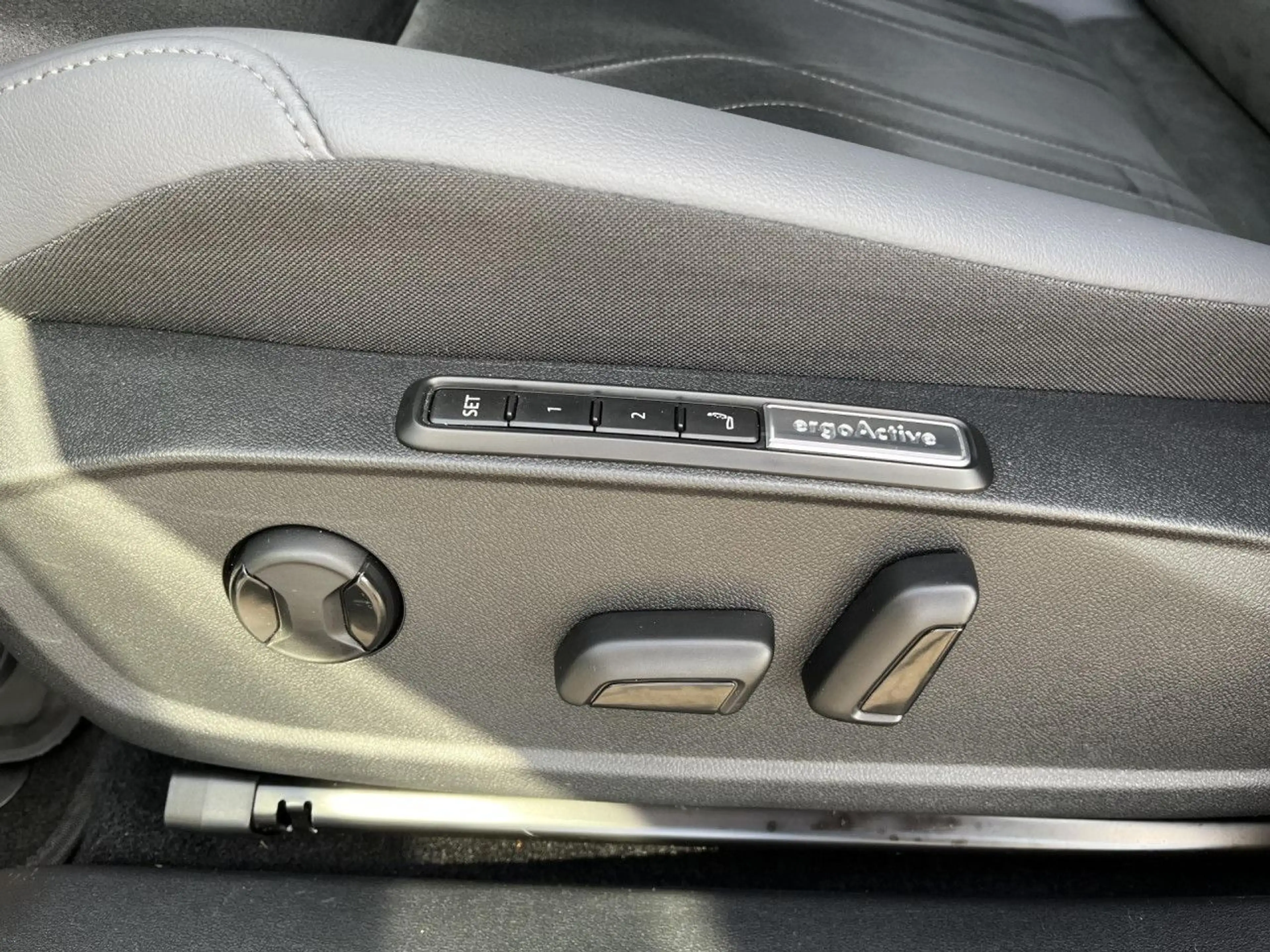 Volkswagen ID.4 Pro Performance 77kWh LED NAVI APP ACC KAM — photo 5