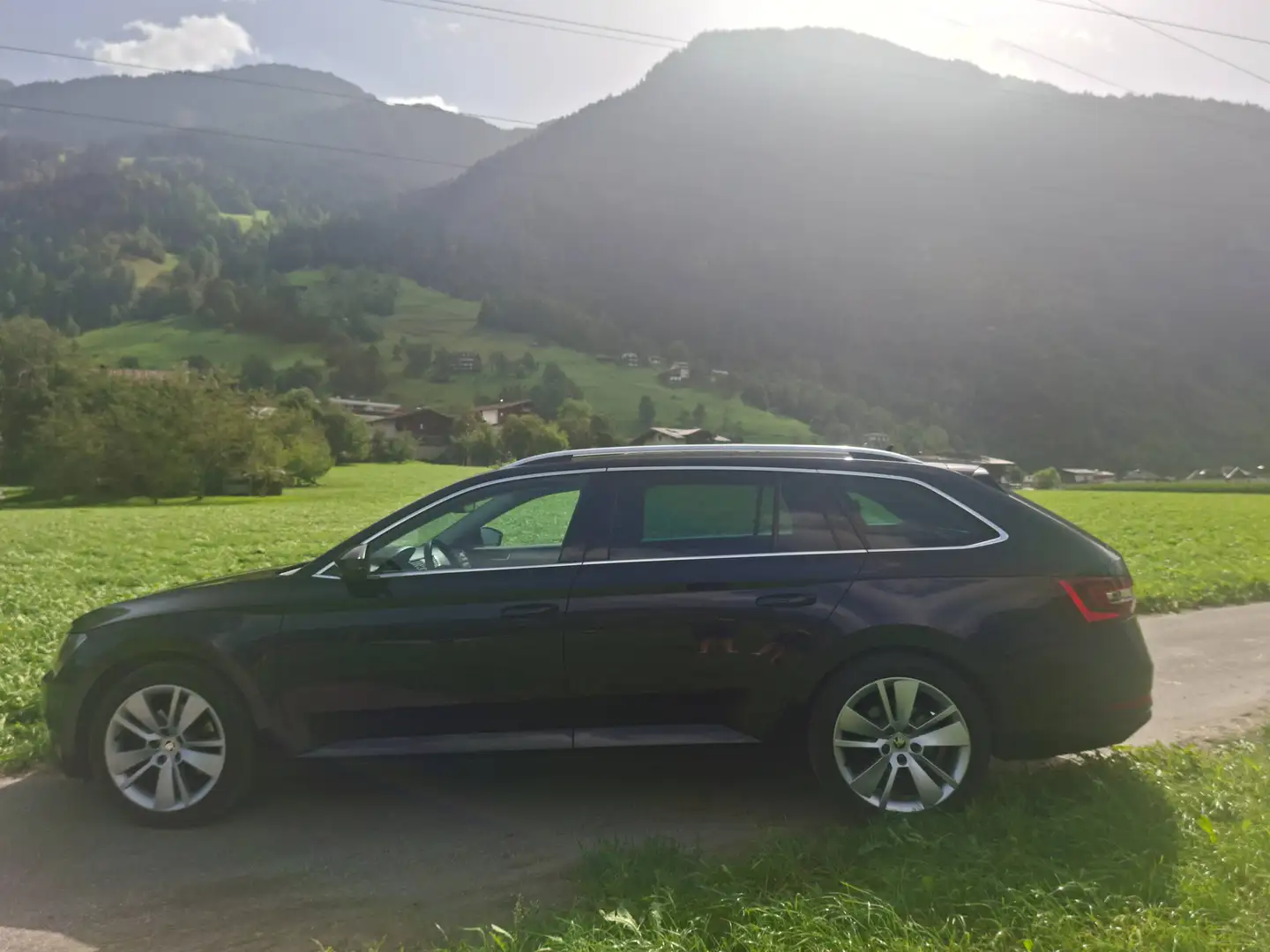 Skoda Superb Superb Kombi 2,0 TDI 4x4 Style DSG Style Schwarz - 2