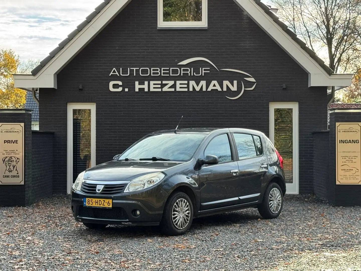 Dacia Sandero 1.6 Lauréate Nieuwe APK inruilkoopje Airco Grijs - 1