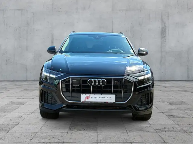 Audi Q8 view 3