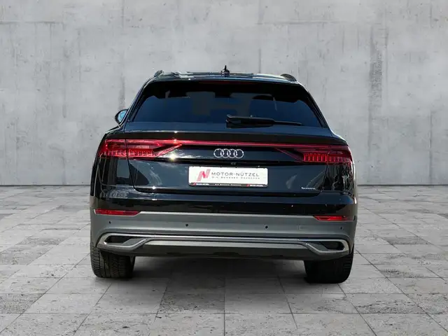Audi Q8 view 5