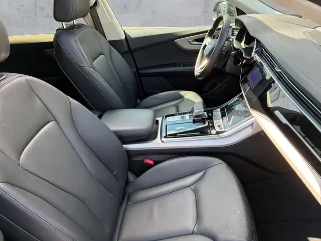Audi Q8 view 13