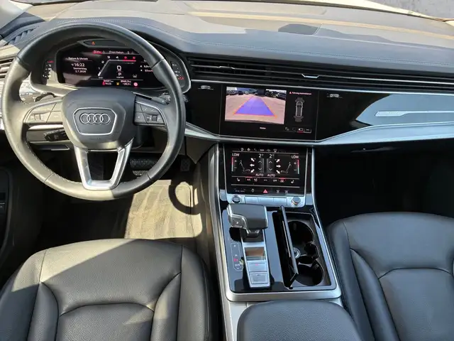 Audi Q8 view 9