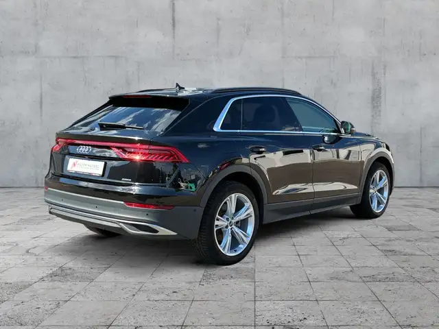 Audi Q8 view 6