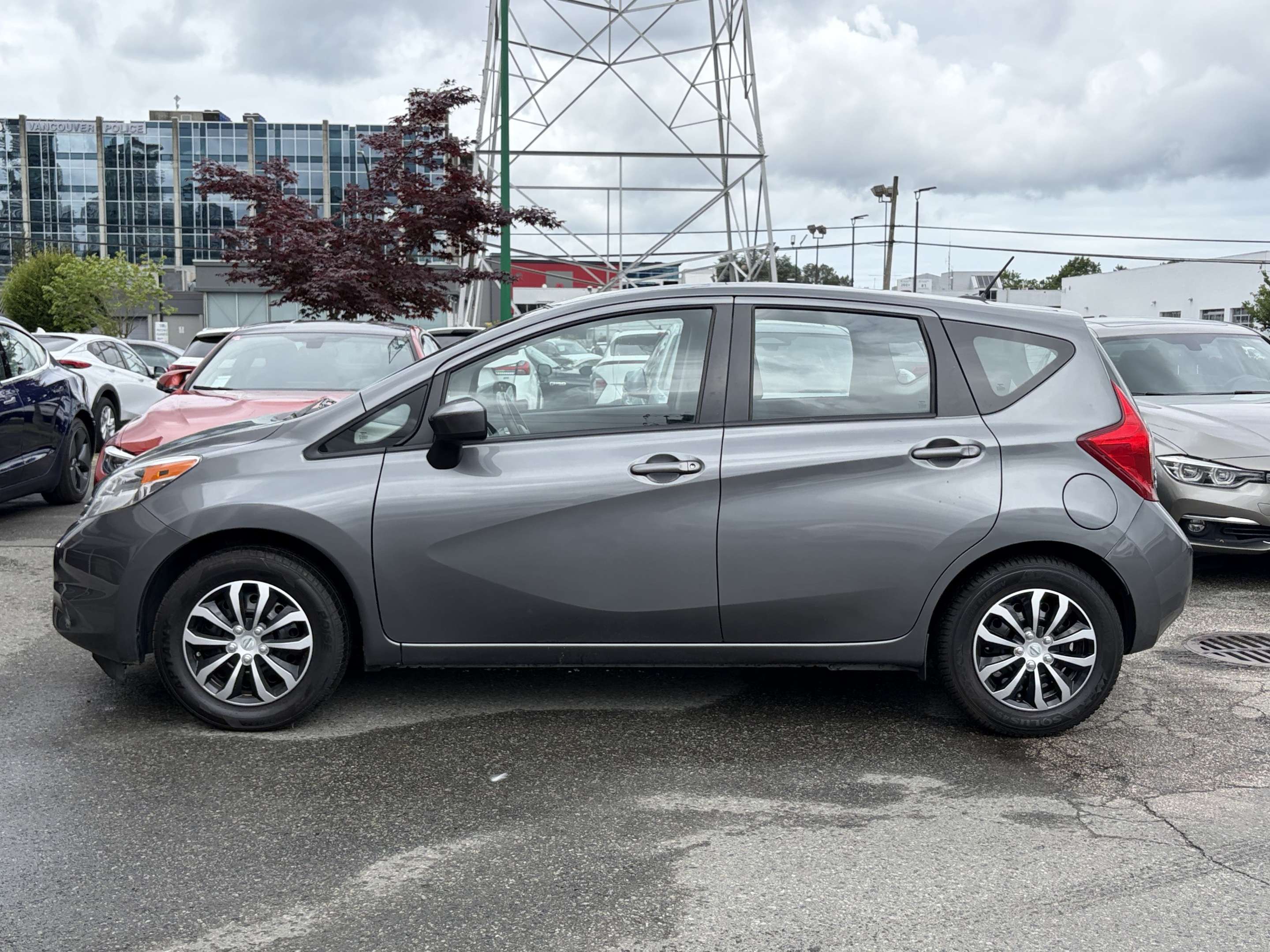 2016 Nissan Versa 5dr HB Man 1.6 S — снимка 1