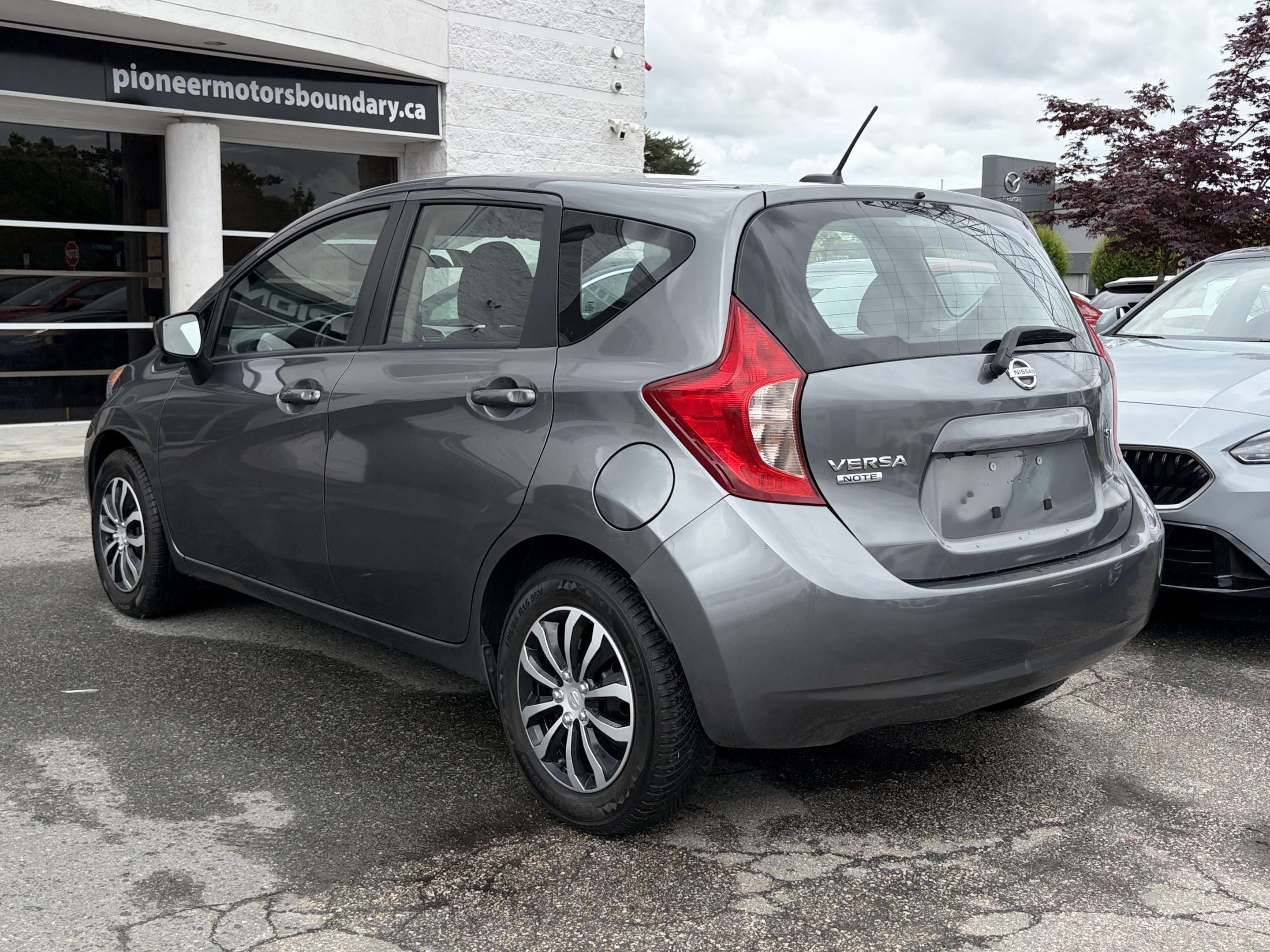 2016 Nissan Versa 5dr HB Man 1.6 S — снимка 1