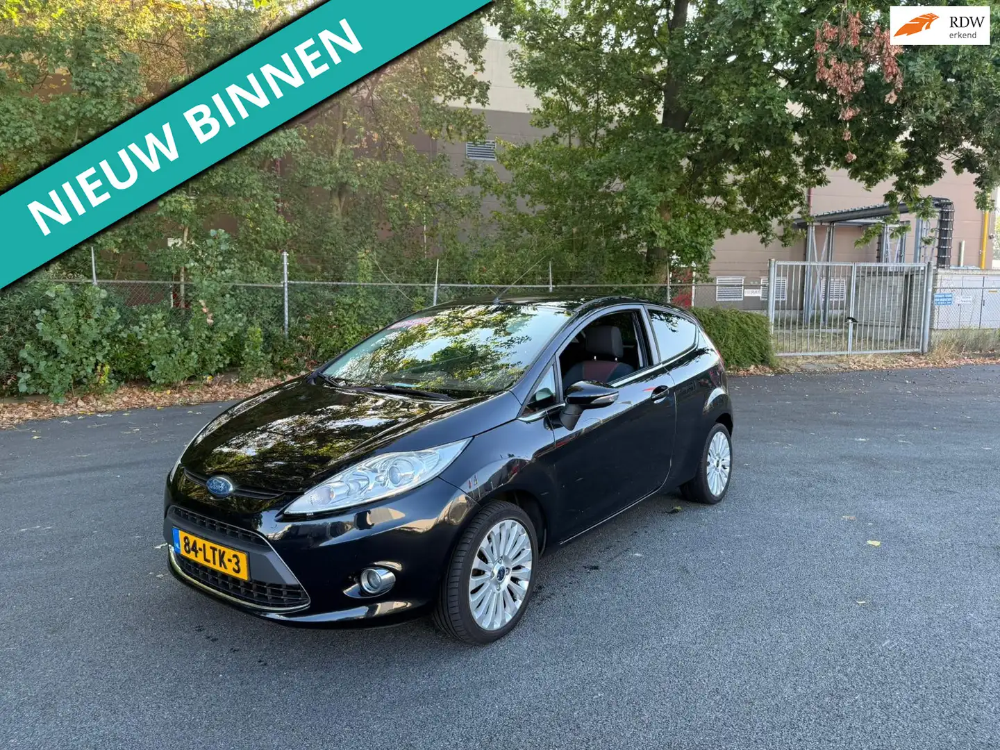 Ford Fiesta 1.6 Ghia NETTE AUTO RIJDT EN SCHAKELT GOED Zwart - 1