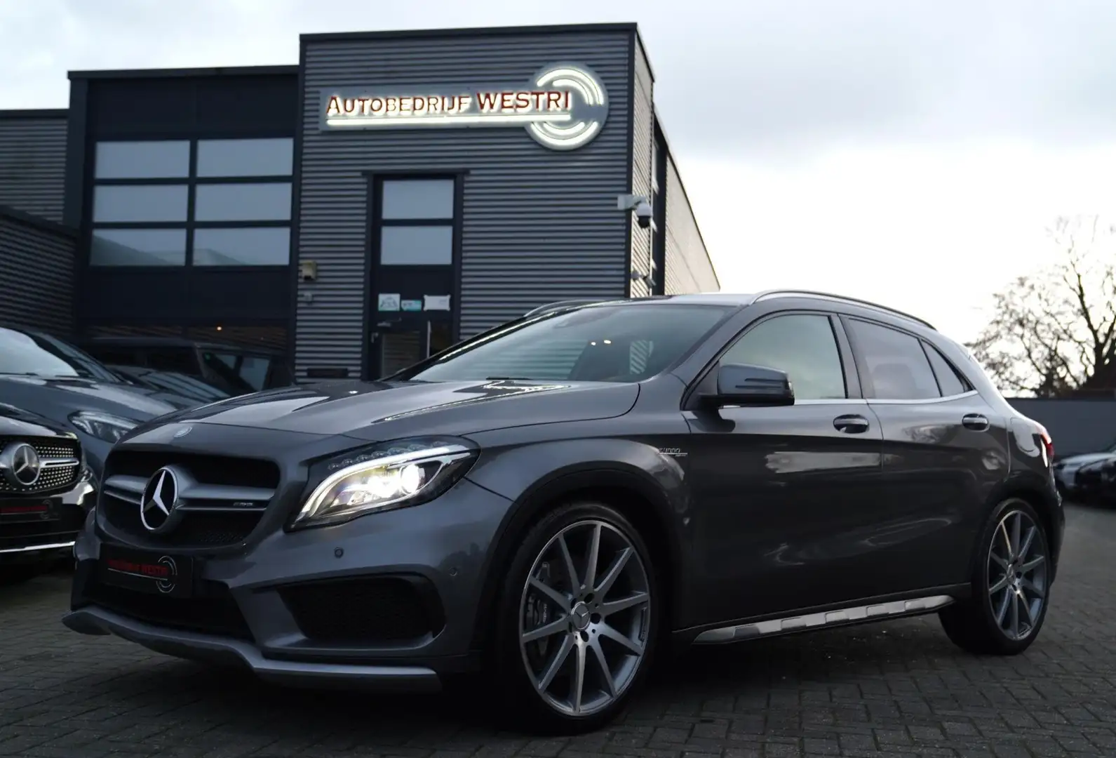 Mercedes-Benz GLA 45 AMG 4MATIC | AMG Kuipstoelen | Leder/Alcantara | Stoel Сірий - 1