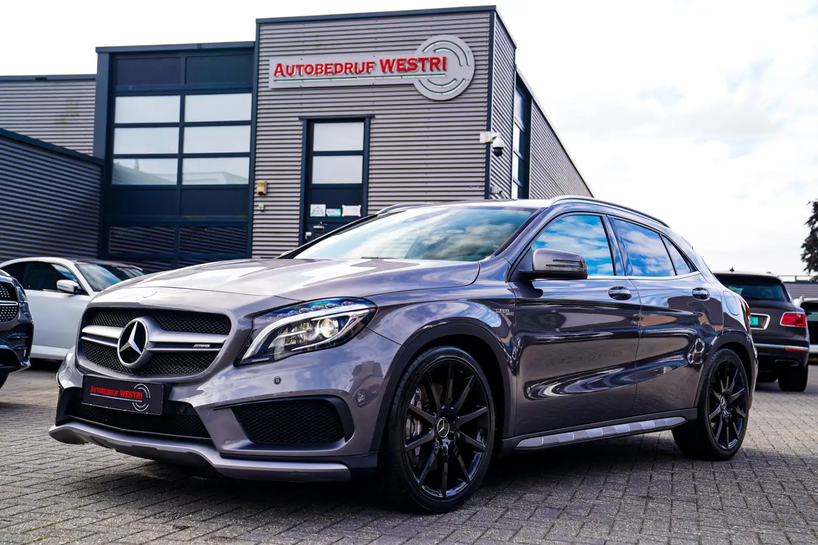 Mercedes-Benz GLA 45 AMG 4MATIC | AMG Kuipstoelen | Leder/Alcantara | Stoel Gris - 1