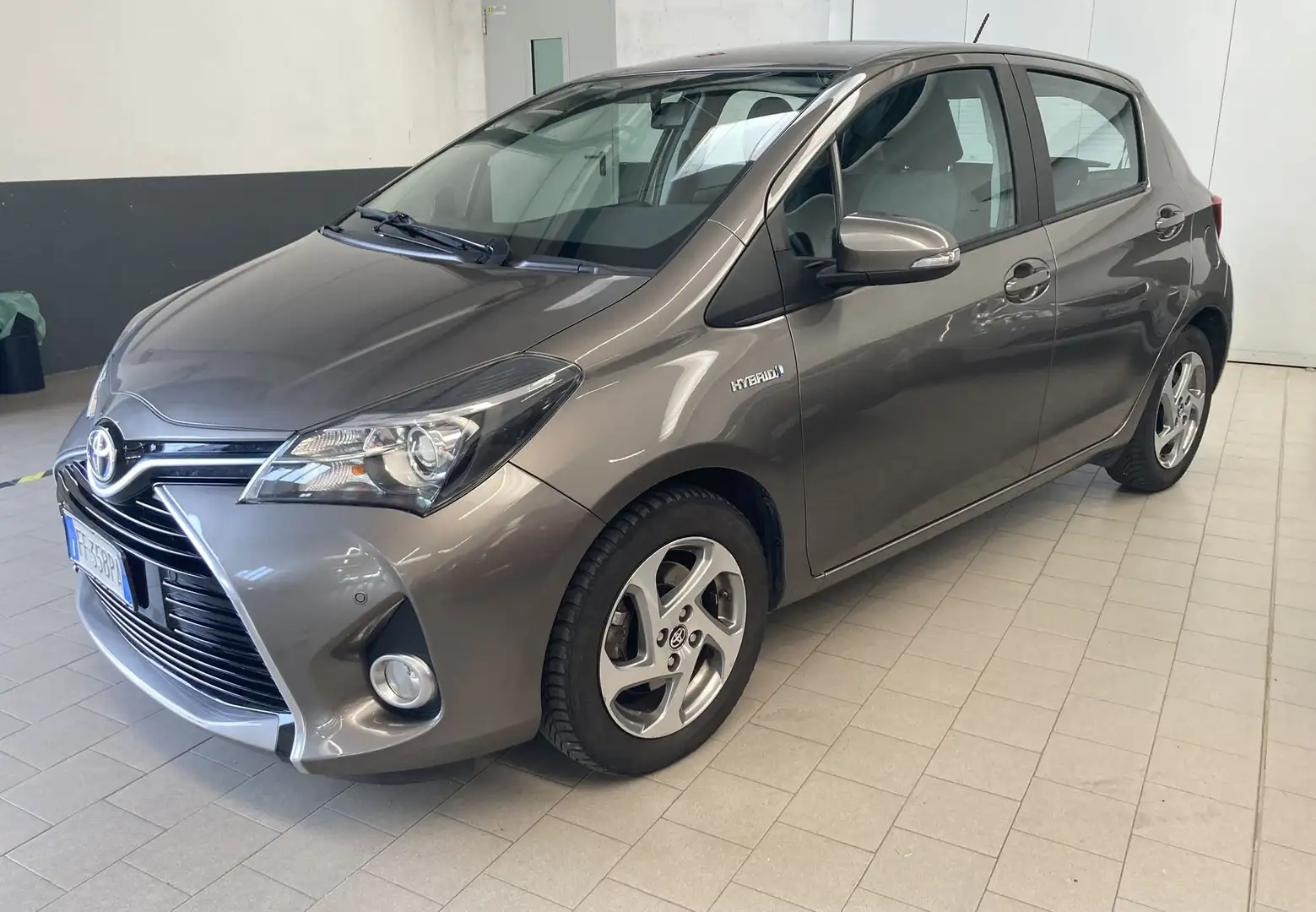 Toyota Yaris Yaris 1.5 Hybrid 5 porte Active Neopatentati Grau - 2