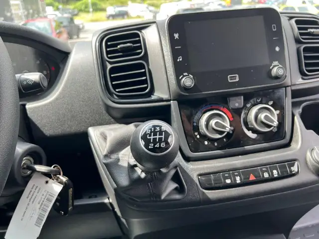 Peugeot Boxer view 10