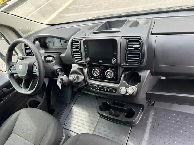 Peugeot Boxer view 9
