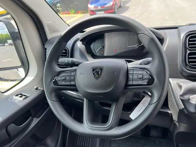 Peugeot Boxer view 11