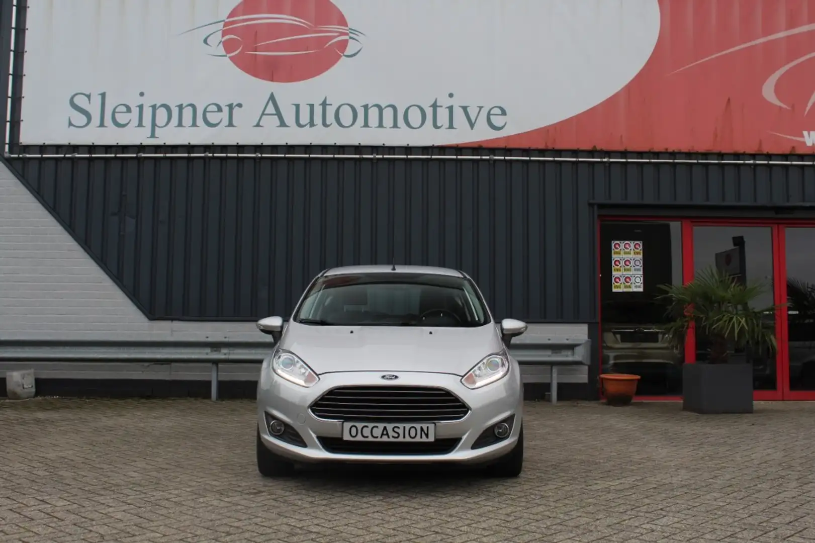 Ford Fiesta 1.0 -80PK TITANIUM 3drs weinig KM!! Zilver - 2